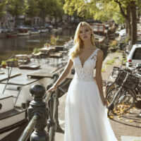 Robes de mariées - Maison Lecoq - robe n°N°057b Flow 1165 €